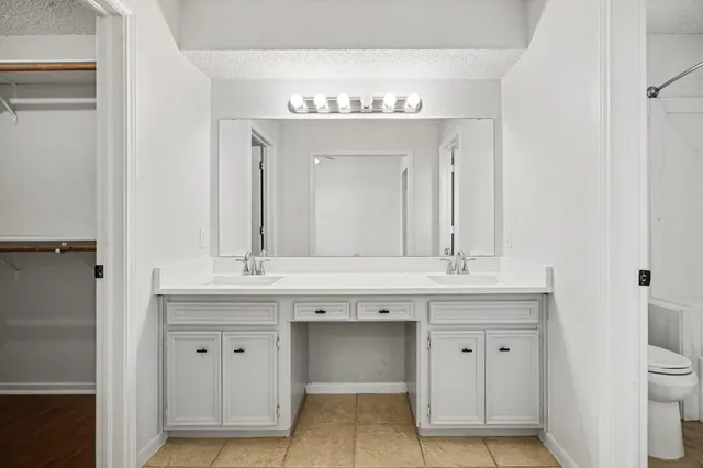 $275,000 | 206 Forest Oaks Lane, Lake Jackson, TX 77566