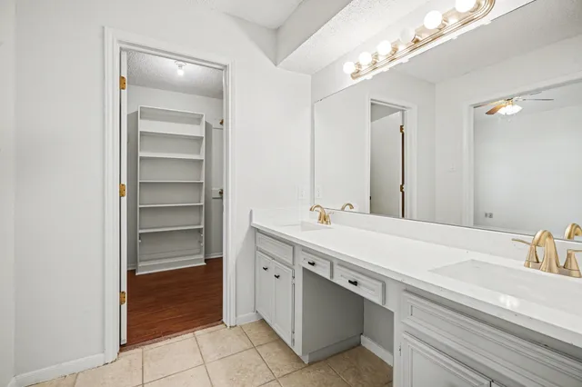 $275,000 | 206 Forest Oaks Lane, Lake Jackson, TX 77566