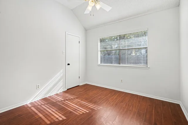 $275,000 | 206 Forest Oaks Lane, Lake Jackson, TX 77566