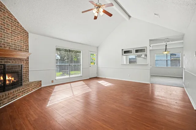 $275,000 | 206 Forest Oaks Lane, Lake Jackson, TX 77566