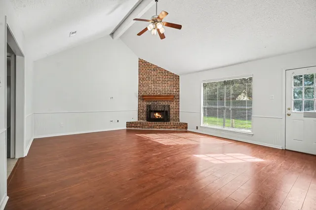 $275,000 | 206 Forest Oaks Lane, Lake Jackson, TX 77566