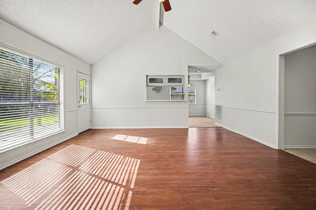 $275,000 | 206 Forest Oaks Lane, Lake Jackson, TX 77566