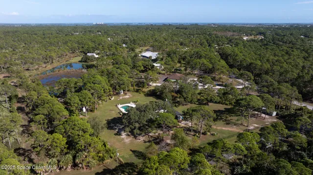 a view of a house with a yard and garage