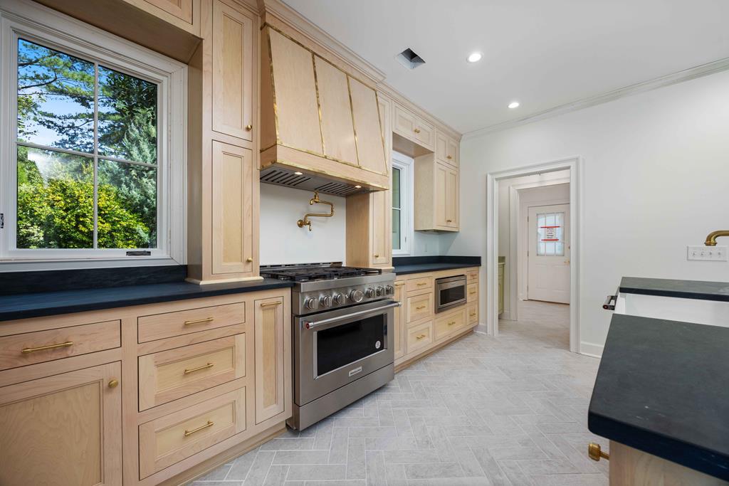 6921 Wethersfield Road Columbus, GA 31904 - Photo 22 of 62 Kitchen