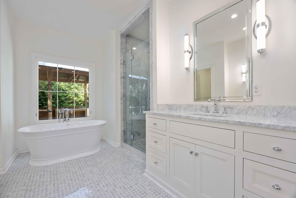 6921 Wethersfield Road Columbus, GA 31904 - Photo 35 of 62 Master Bath
