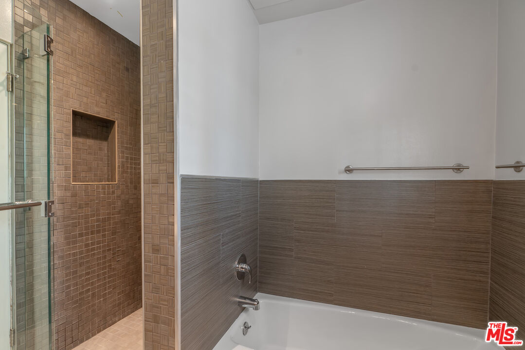 2030 North Vermont Avenue, Unit 6 Los Angeles, CA 90027 - Photo 20 of 25 a bathroom with a shower