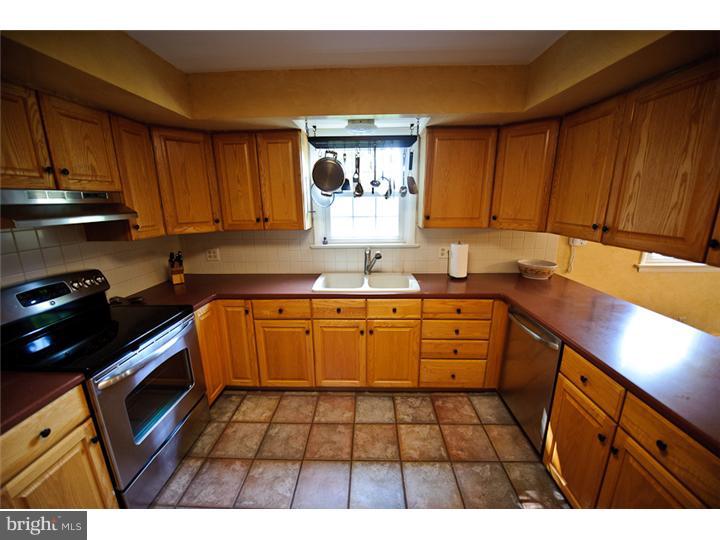 558 Beck Road Souderton, PA 18964 - Photo 4 of 19 Kitchen
