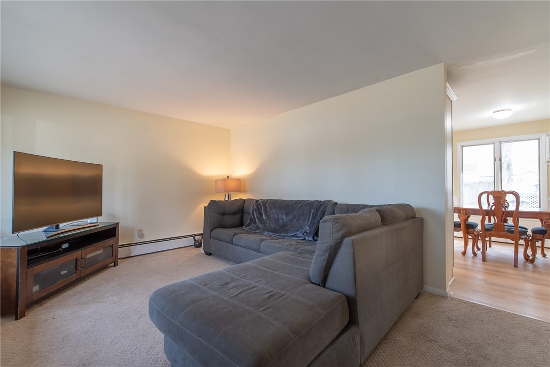 72 Flagg Avenue Warwick, RI 02886 - Photo 3 of 29