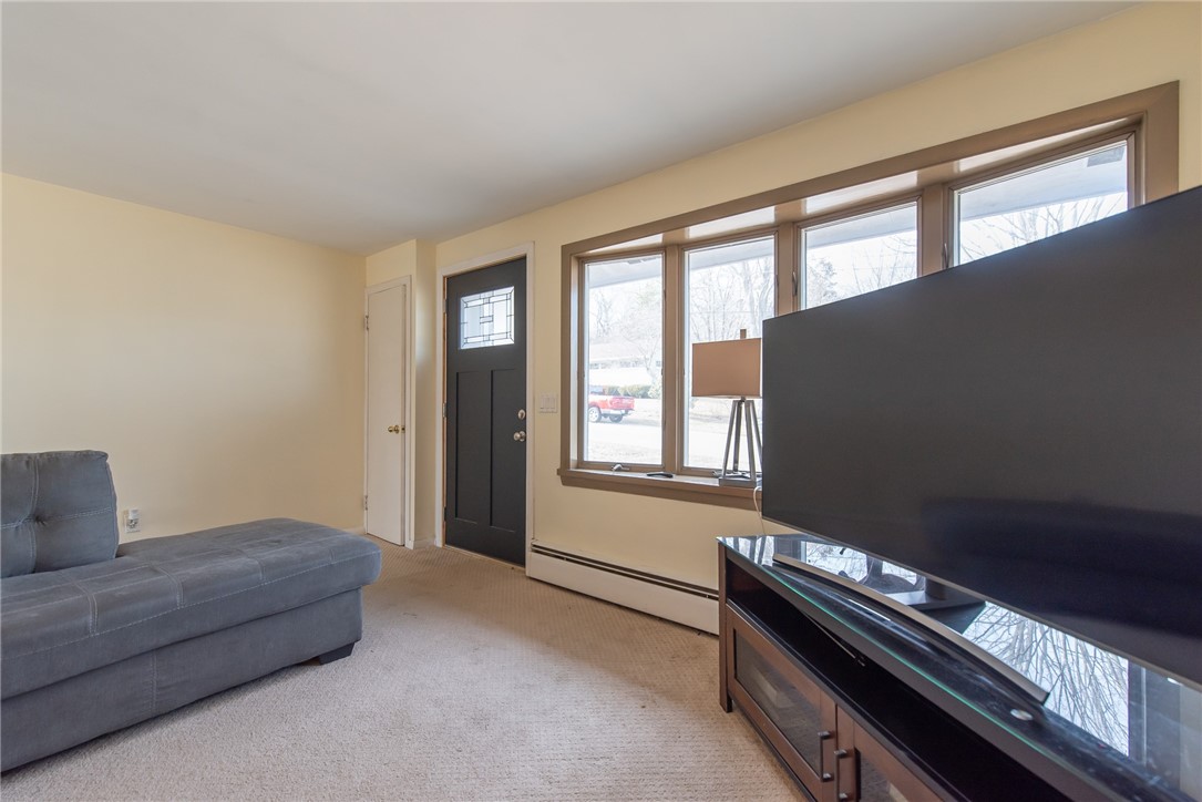 72 Flagg Avenue Warwick, RI 02886 - Photo 4 of 29