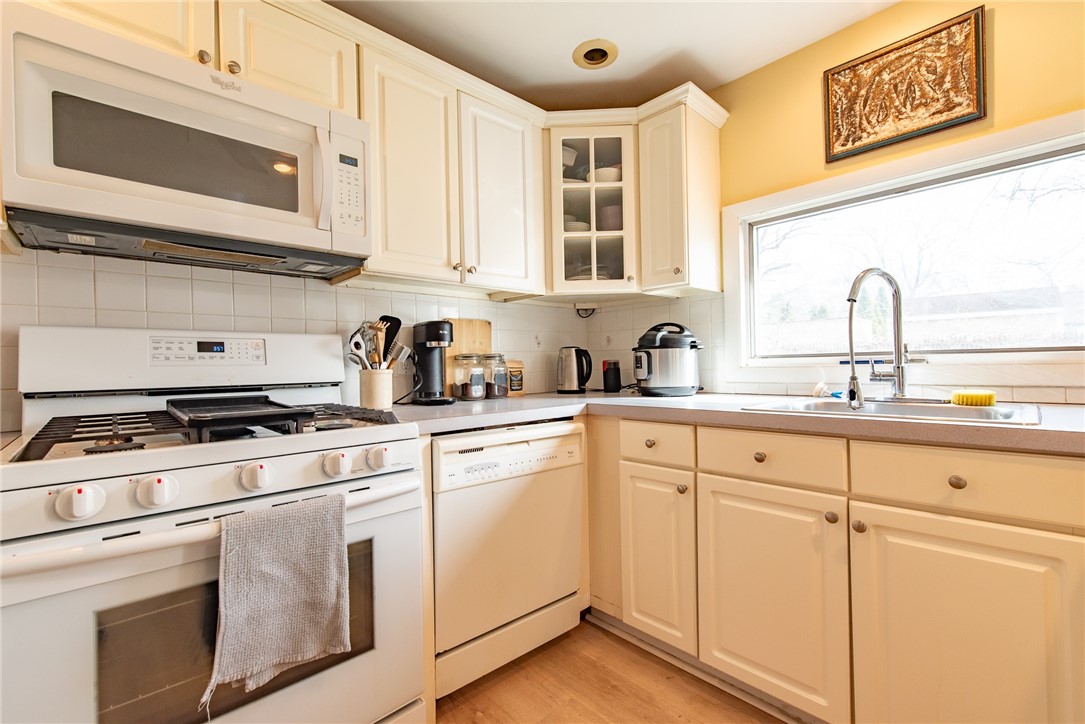 72 Flagg Avenue Warwick, RI 02886 - Photo 9 of 29