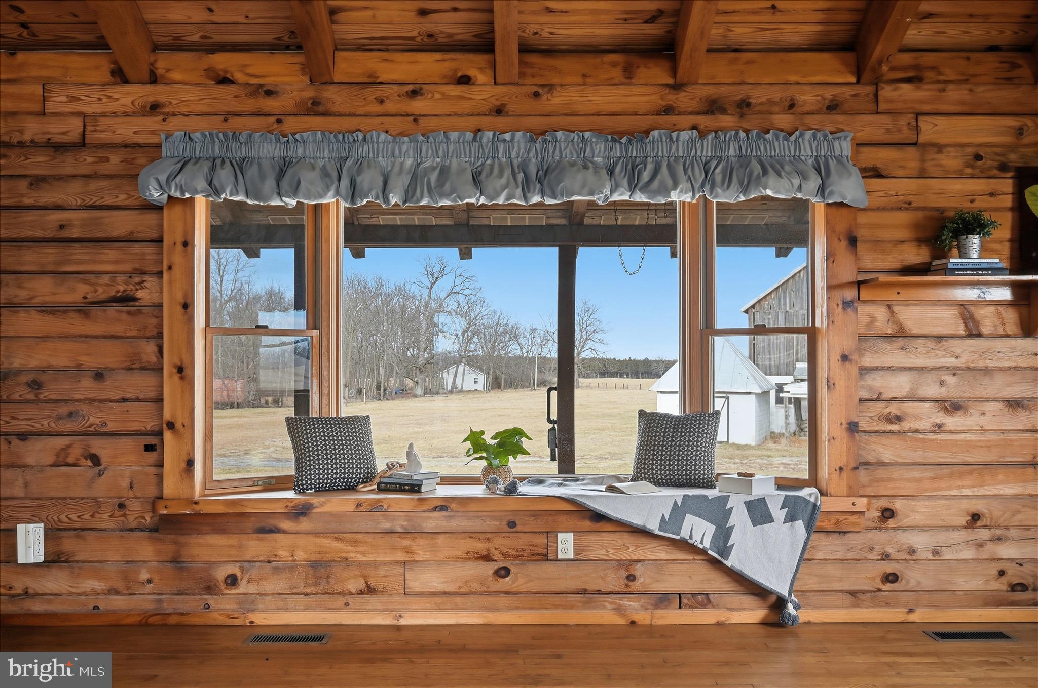 2048 Co Rte 1/11 Kearneysville, WV 25430 - Photo 11 of 95 Living Room