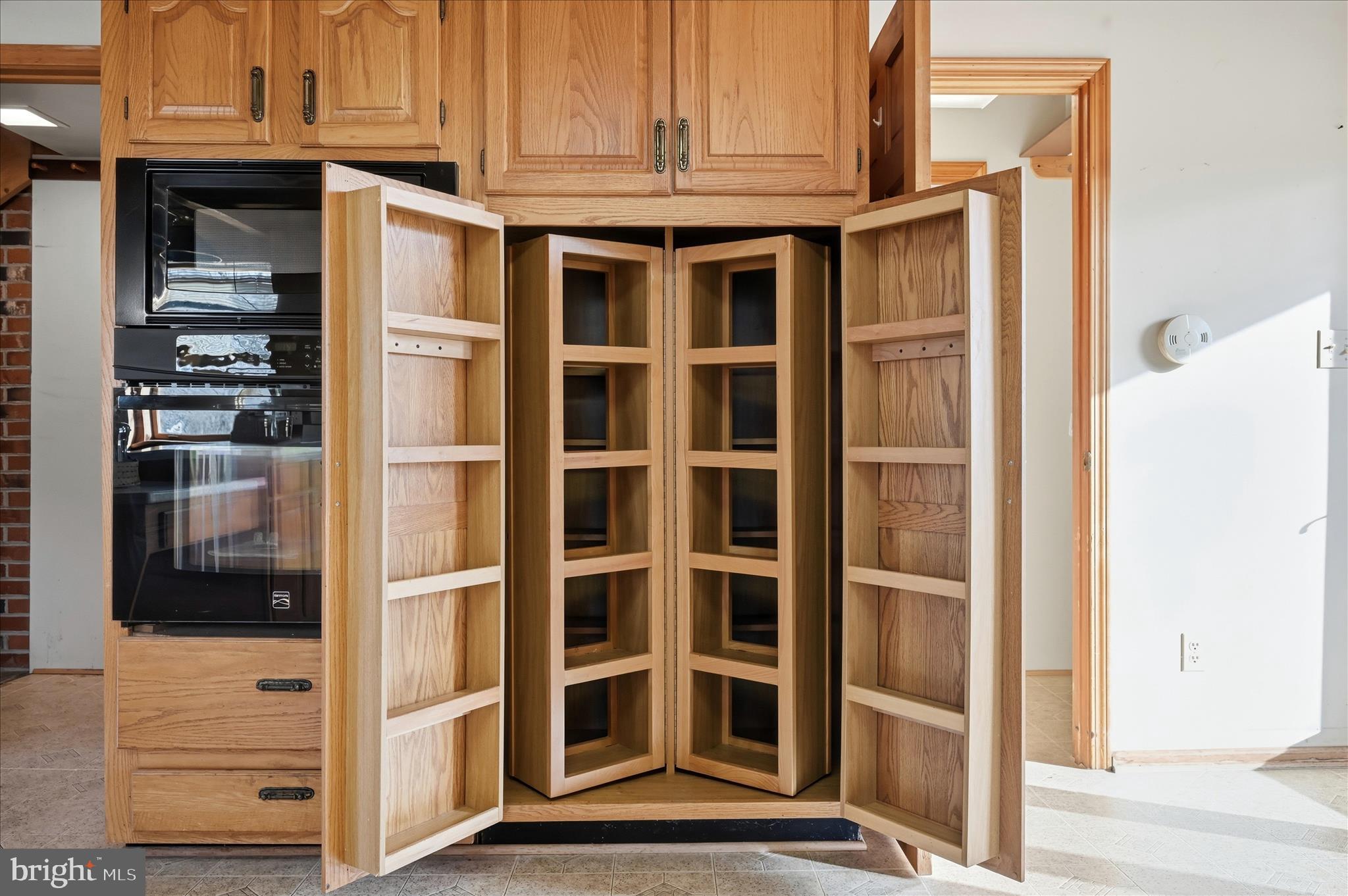 2048 Co Rte 1/11 Kearneysville, WV 25430 - Photo 23 of 95 Pantry