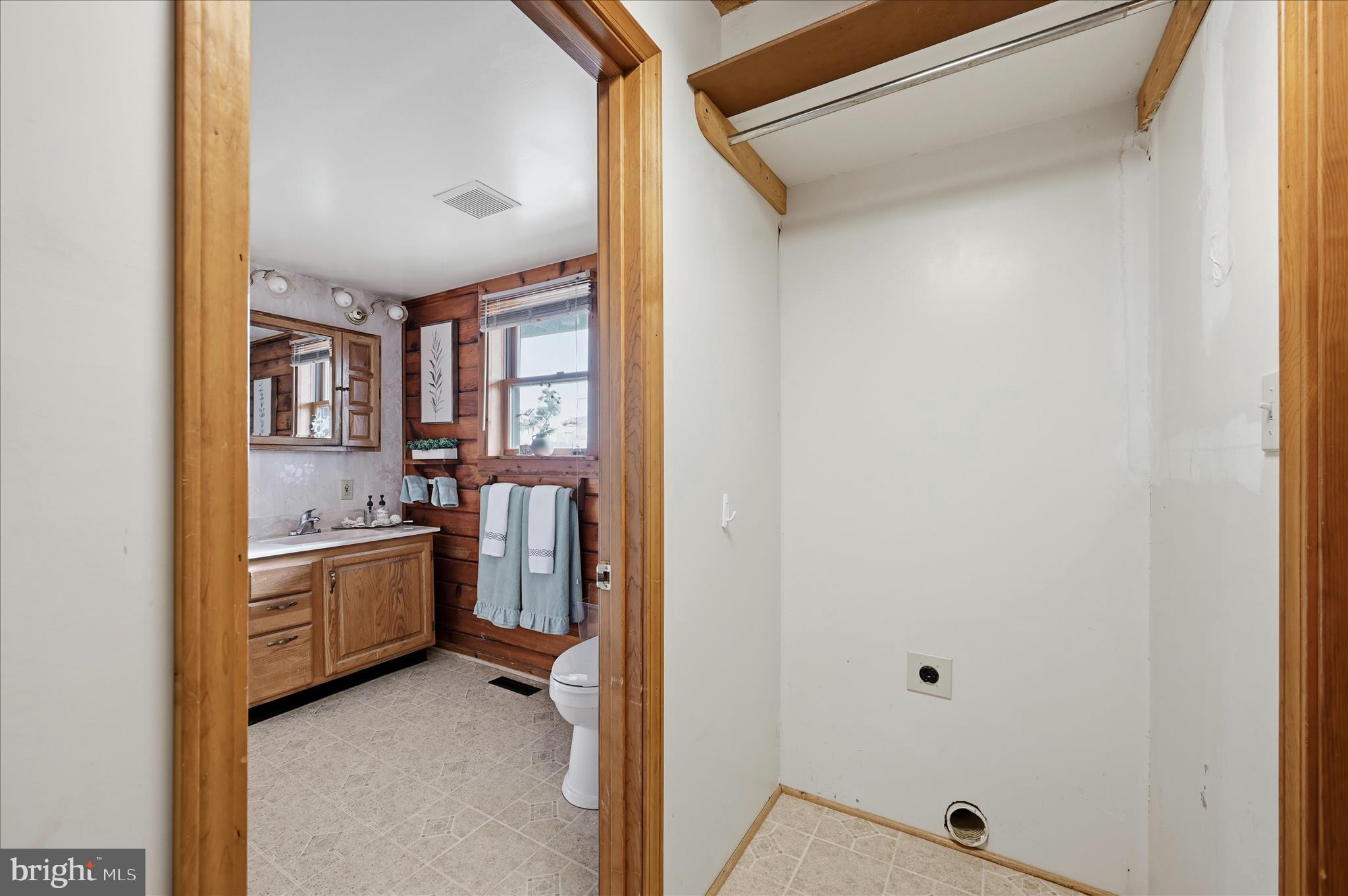 2048 Co Rte 1/11 Kearneysville, WV 25430 - Photo 26 of 95 Closet