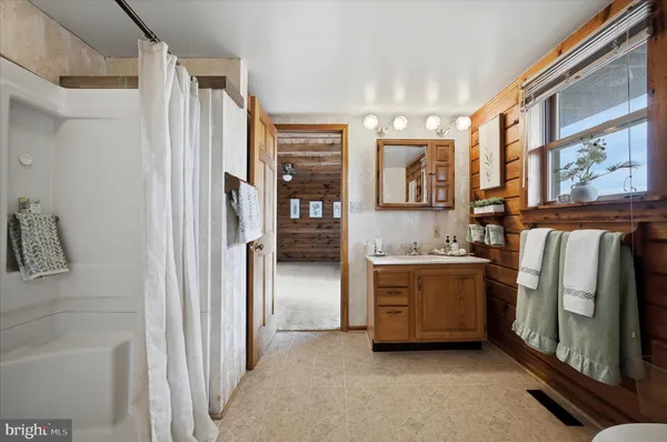 $725,000 | 2048 Co Rte 1/11, Kearneysville, WV 25430