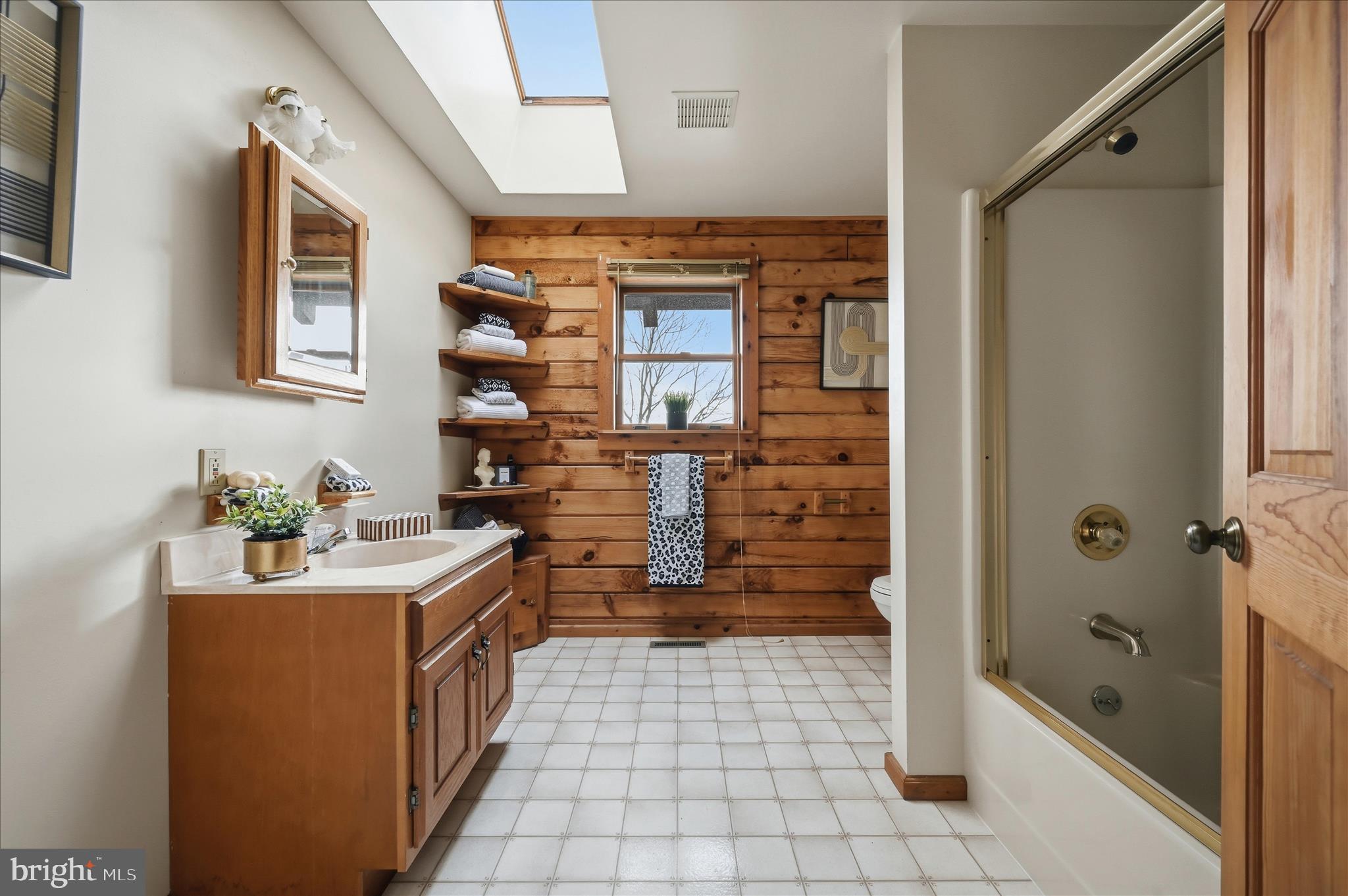 2048 Co Rte 1/11 Kearneysville, WV 25430 - Photo 40 of 95 Bathroom