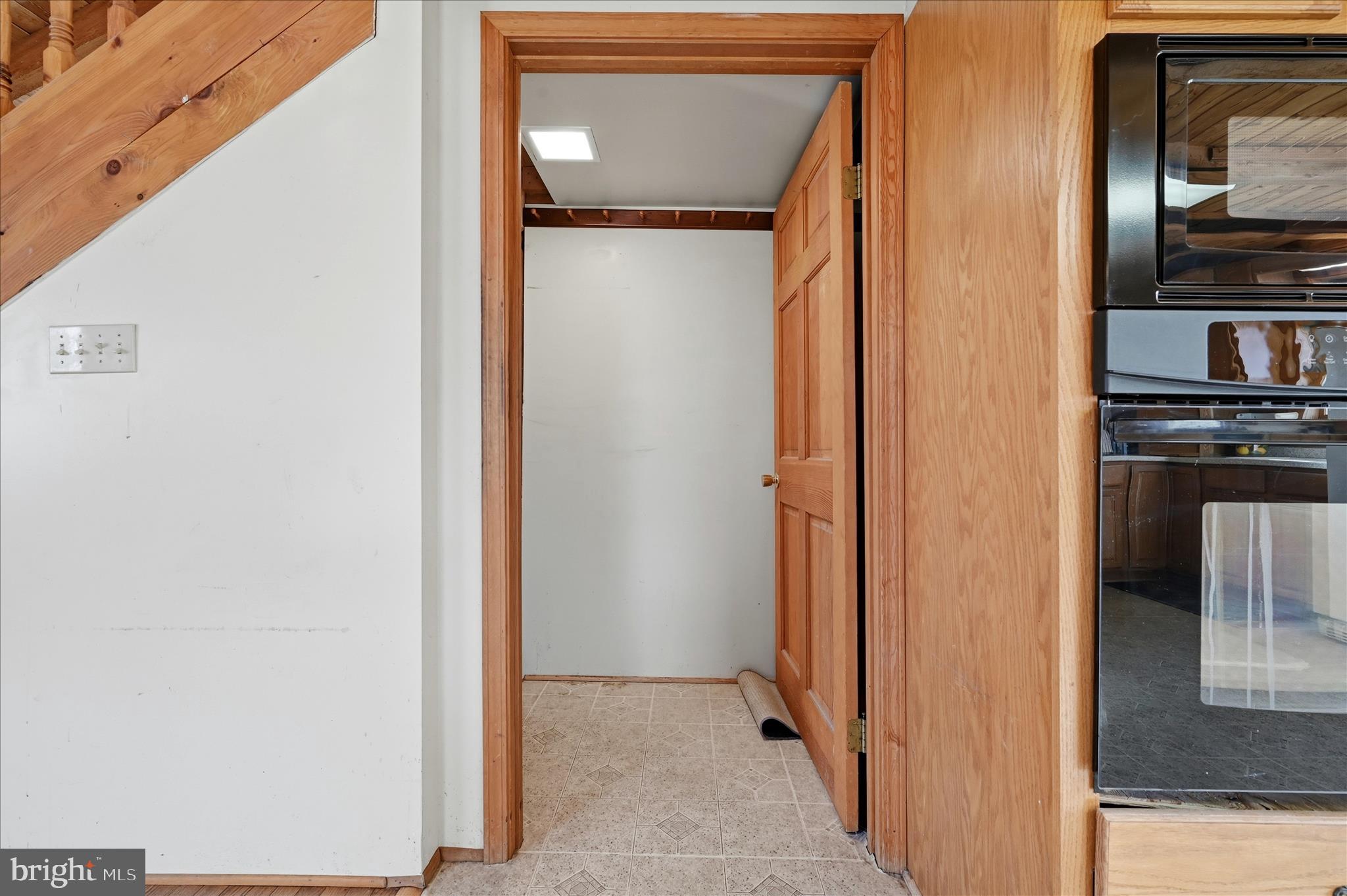 2048 Co Rte 1/11 Kearneysville, WV 25430 - Photo 43 of 95 Basement Landing