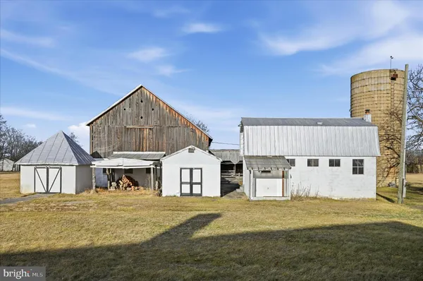 $725,000 | 2048 Co Rte 1/11, Kearneysville, WV 25430