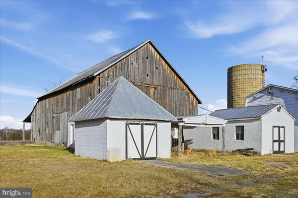 $725,000 | 2048 Co Rte 1/11, Kearneysville, WV 25430