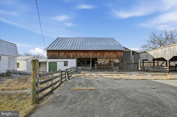 $725,000 | 2048 Co Rte 1/11, Kearneysville, WV 25430