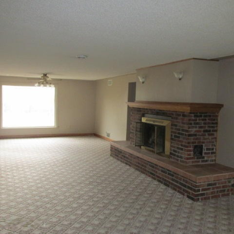 1696 North Sheridan Road Muskegon, MI 49445 - Photo 4 of 5 1696 N Sheridan Living Room