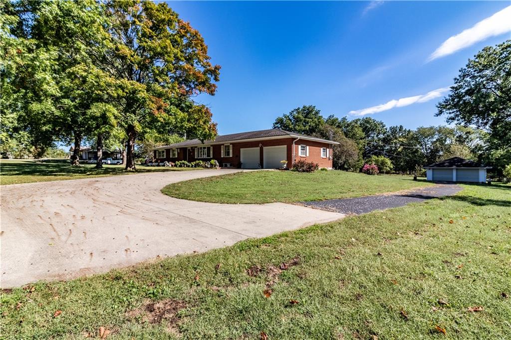225 South County Line Road Windsor, MO 65360 - Photo 5 of 32 Gallery Image 5