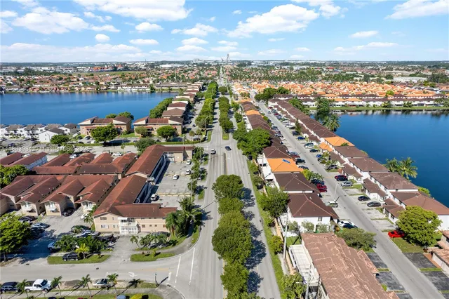 $2,100 | 2560 West 60th Street, Unit 203, Hialeah, FL 33016