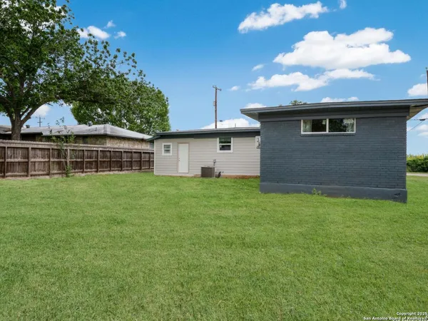 $1,795 | 10246 Highway 106 Loop, Adkins, TX 78101
