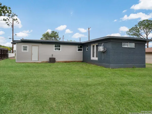 $1,795 | 10246 Highway 106 Loop, Adkins, TX 78101