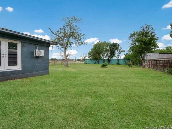 $1,795 | 10246 Highway 106 Loop, Adkins, TX 78101