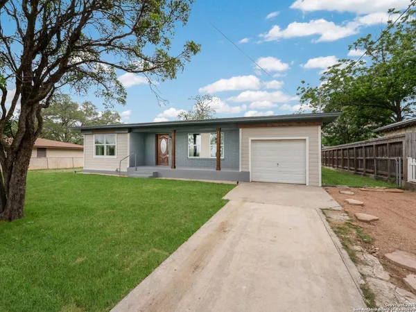 $1,795 | 10246 Highway 106 Loop, Adkins, TX 78101