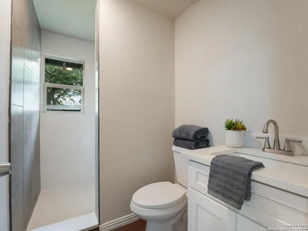 $1,795 | 10246 Highway 106 Loop, Adkins, TX 78101