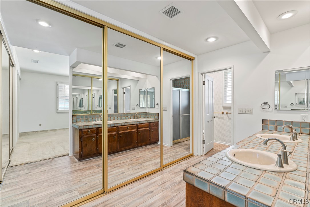 2685 Horace Street Riverside, CA 92506 - Photo 20 of 33 Primary Ensuite Bath
