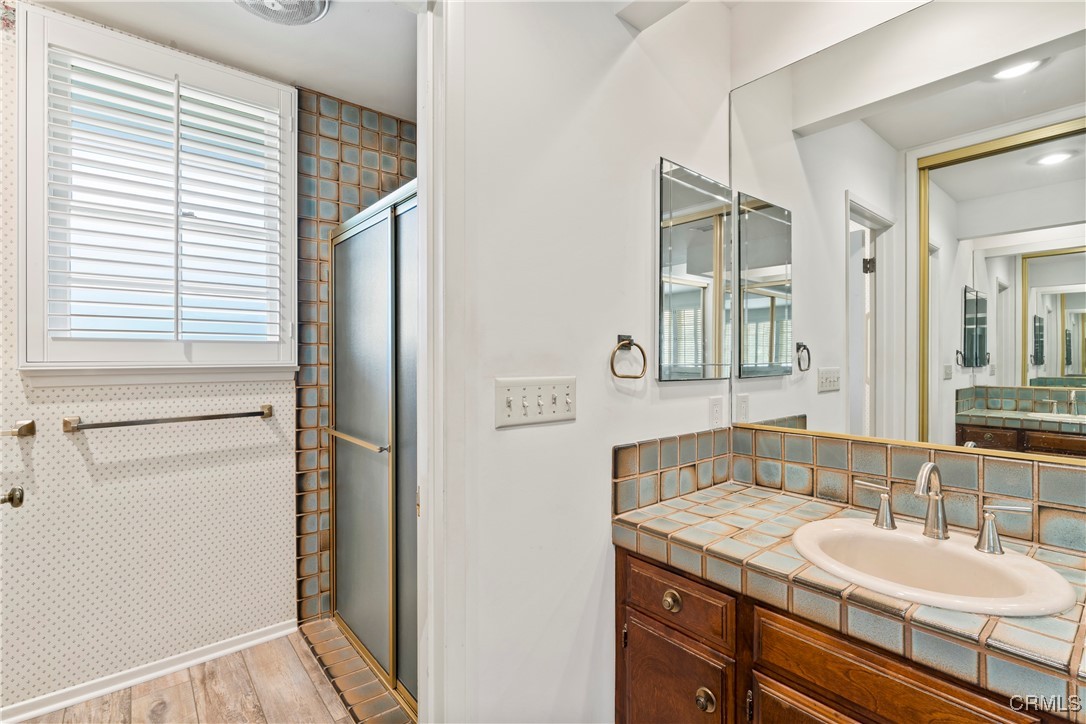 2685 Horace Street Riverside, CA 92506 - Photo 21 of 33 Primary Ensuite Bath