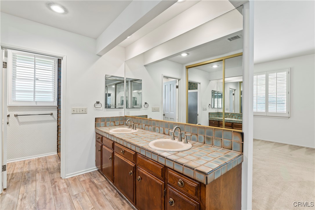 2685 Horace Street Riverside, CA 92506 - Photo 22 of 33 Primary Ensuite Bath
