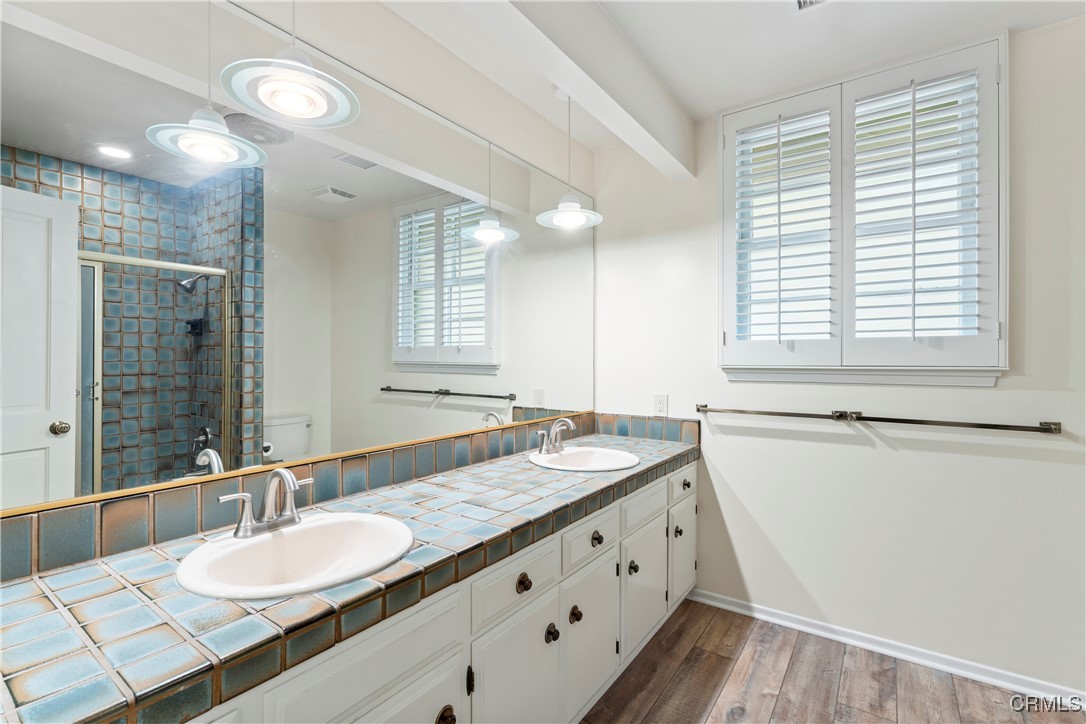 2685 Horace Street Riverside, CA 92506 - Photo 28 of 33 Full Bath