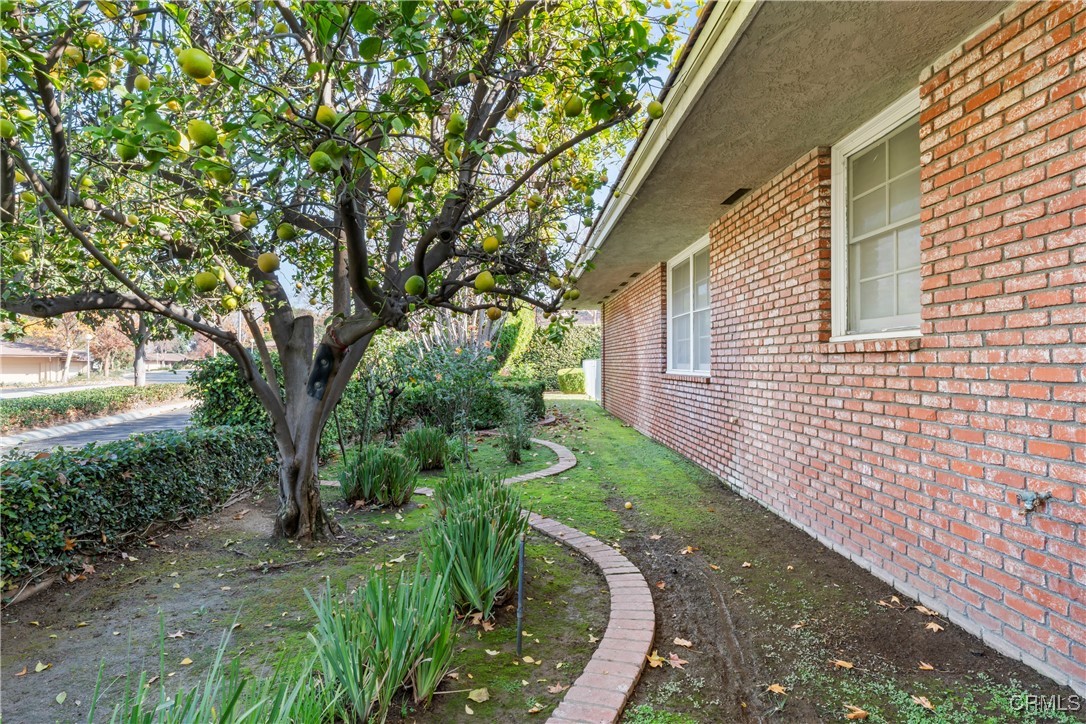 2685 Horace Street Riverside, CA 92506 - Photo 31 of 33 Side Yard