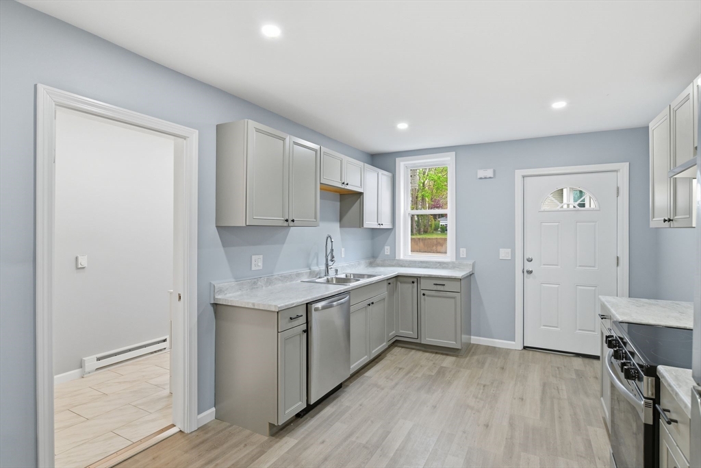 25 Bourne Street Three Rivers, MA 01080 - Photo 5 of 41