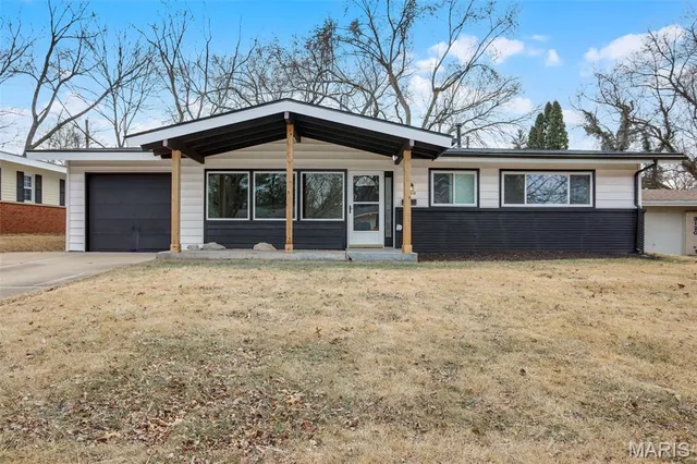 $205,000 | 3130 Kingsley Drive, Florissant, MO 63033