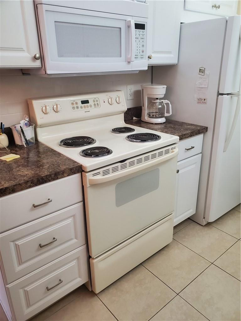 1064 Guildford East, Unit 1064 Boca Raton, FL 33434 - Photo 4 of 33 Photo 4