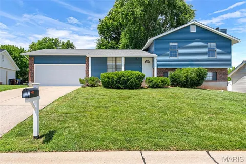 $319,900 | 4 Voyager Drive, St. Peters, MO 63376
