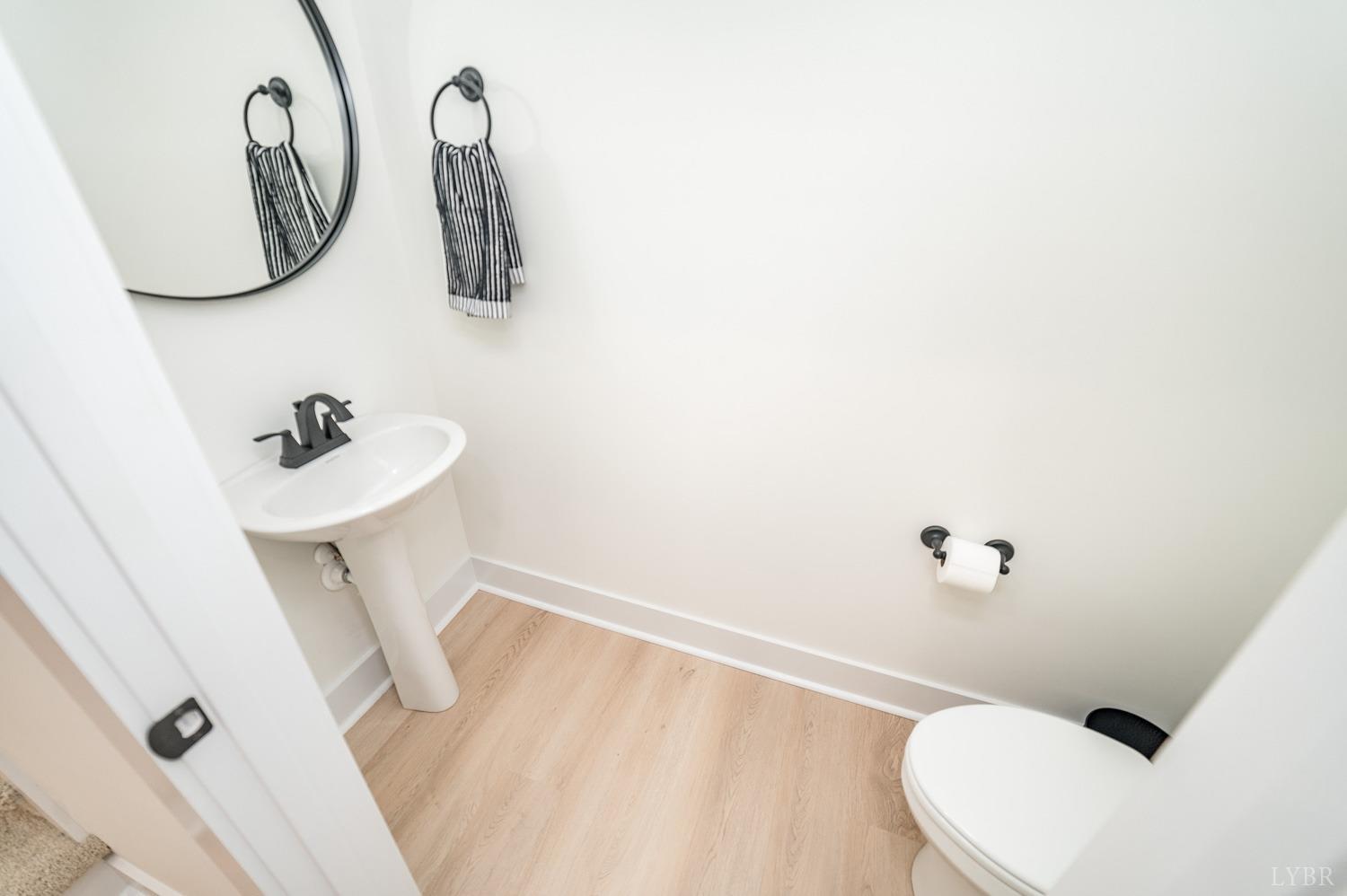 556 Leesville Road, Unit 905 Lynchburg, VA 24502 - Photo 19 of 40 a bathroom with a sink and mirror
