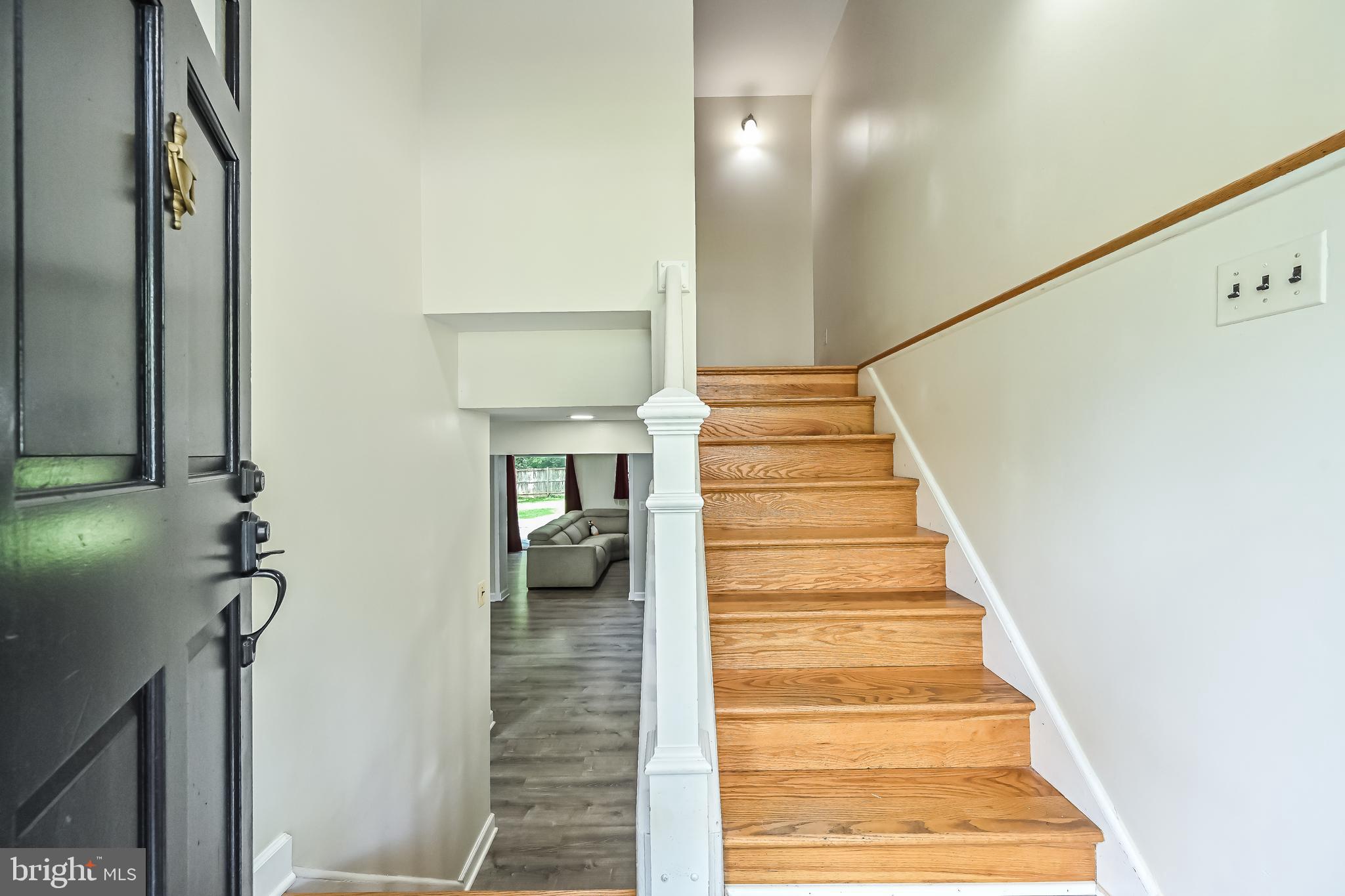 1415 Cottage Street Southwest Vienna, VA 22180 - Photo 10 of 64 Entrance split Foyer