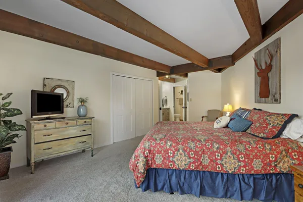 $549,000 | 880 Windsor Drive, Unit J3, Fontana, WI 53125