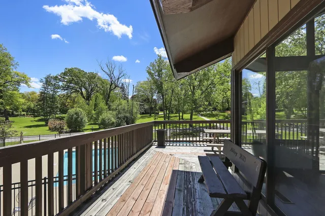 $549,000 | 880 Windsor Drive, Unit J3, Fontana, WI 53125