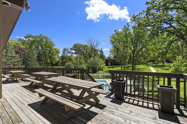 $549,000 | 880 Windsor Drive, Unit J3, Fontana, WI 53125