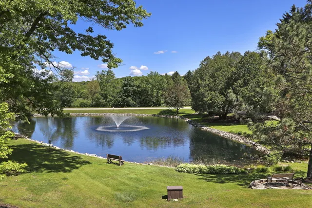 $549,000 | 880 Windsor Drive, Unit J3, Fontana, WI 53125