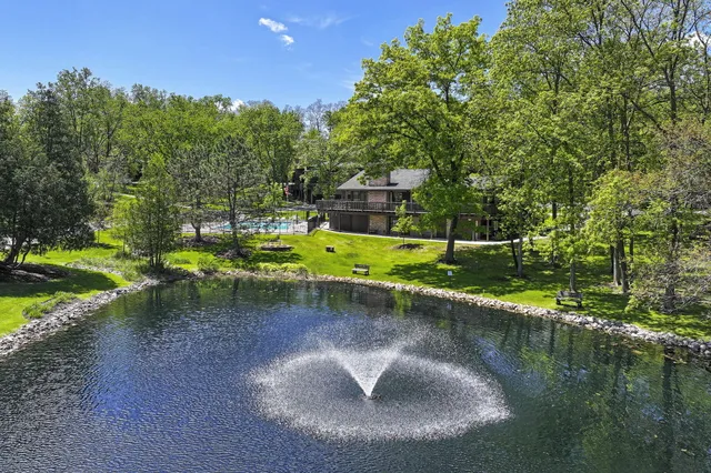 $549,000 | 880 Windsor Drive, Unit J3, Fontana, WI 53125