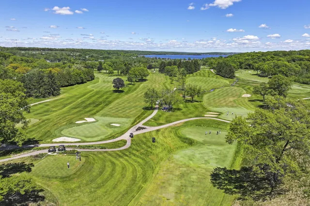 $549,000 | 880 Windsor Drive, Unit J3, Fontana, WI 53125