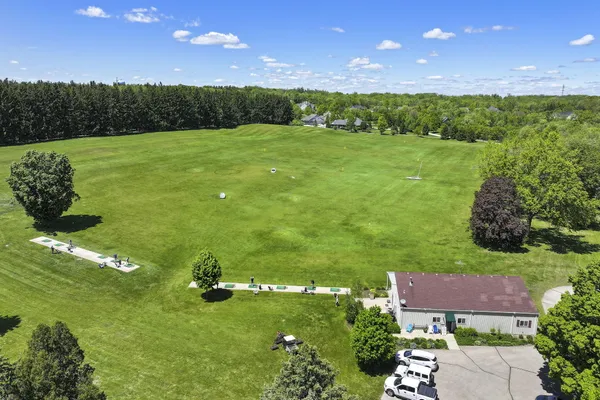 $549,000 | 880 Windsor Drive, Unit J3, Fontana, WI 53125