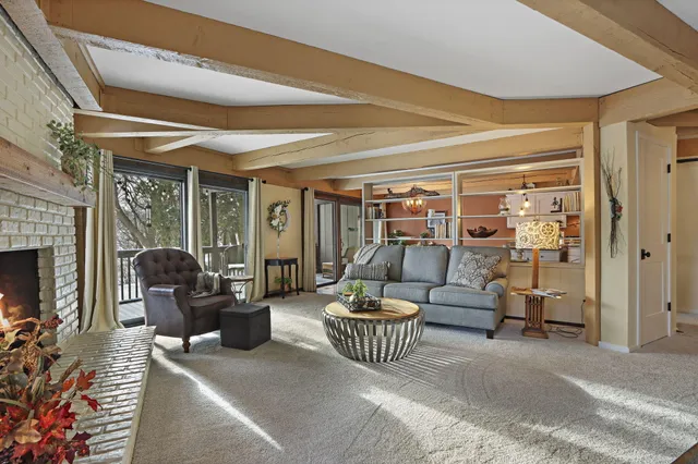 $549,000 | 880 Windsor Drive, Unit J3, Fontana, WI 53125